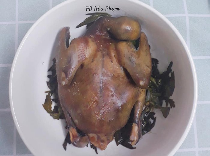 Lo chồng con trời lạnh dễ ốm, mẹ chiêu đãi món bồ câu hấp tam thất ngải cứu tuyệt ngon-4