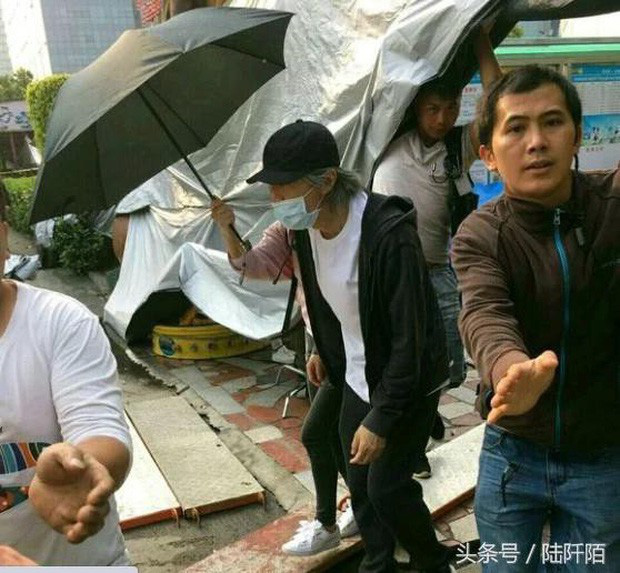 Khởi nguồn huyền thoại Châu Tinh Trì: Từ nghèo phát sợ thành ông trùm 7000 tỷ, kẻ bị ghét nhất Cbiz và chuyện tình hiếm hoi-17