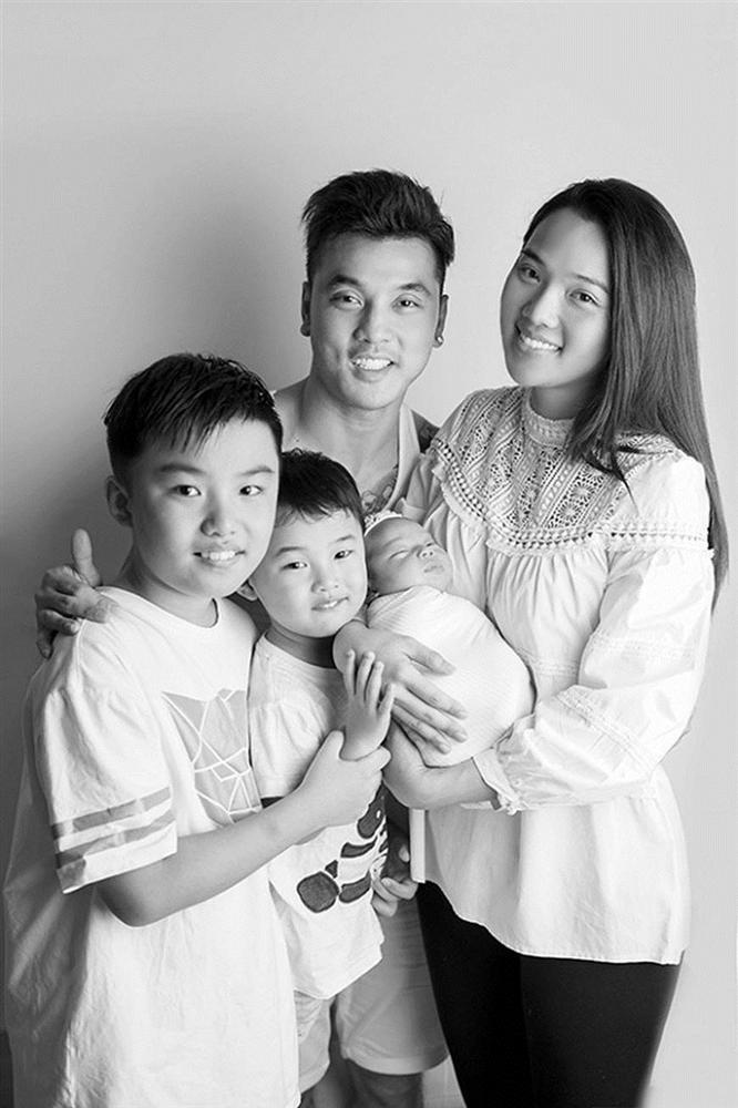 Ưng Hoàng Phúc khoe bộ ảnh đầu đời của con gái cưng-1