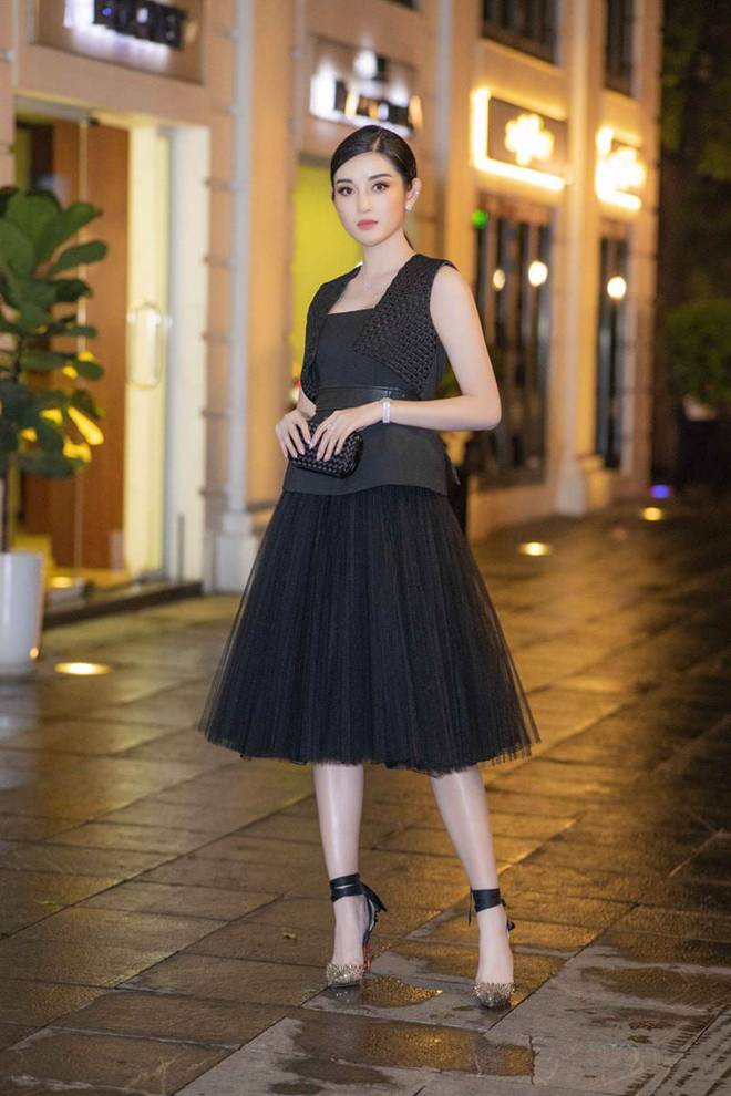 Điểm mặt gọi tên những bóng hồng mua sắm không dừng tay” của Vbiz: Ngọc Trinh có đứng số 1?-19