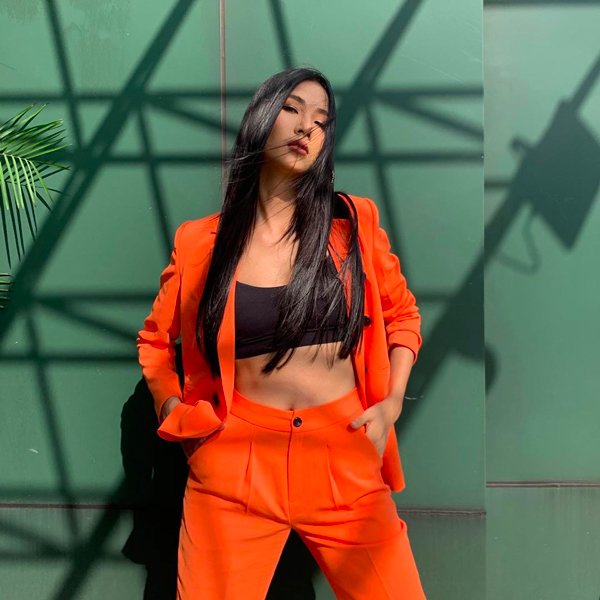 Hoàng Thuỳ khoe bụng phẳng lì và vòng một ngày càng phổng phao trước thềm MU 2019-13