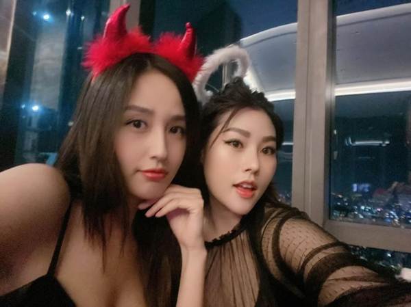 Mừng Halloween, Hoàng Thuỳ chơi lớn mặc trang phục dân tộc bằng lá chuối-6