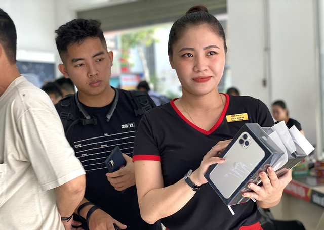 iPhone 11 chính hãng chính thức được bán ra với đơn hàng khủng-1