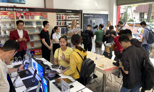 iPhone 11 chính hãng chính thức được bán ra với đơn hàng khủng-3