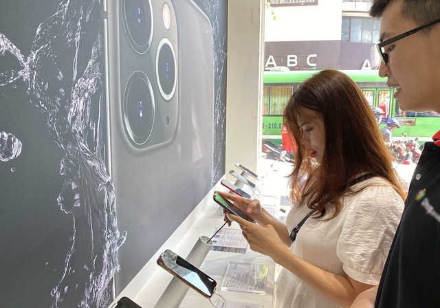 iPhone 11 chính hãng chính thức được bán ra với đơn hàng khủng-5