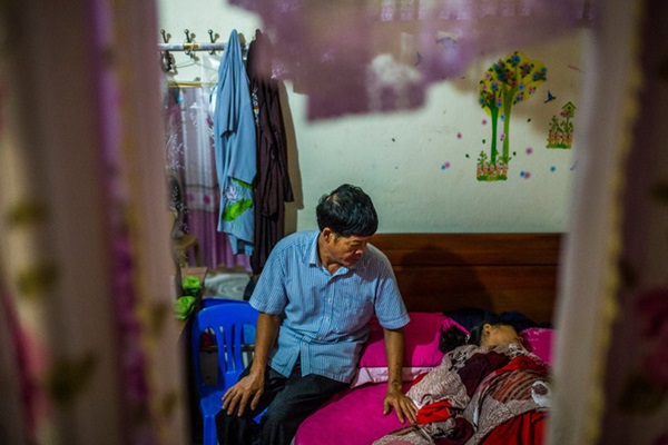 NYT phỏng vấn gia đình nghi có người thân trong 39 người chết ở Anh: Chị tôi có thể chỉ bị lạc đường thôi!-3