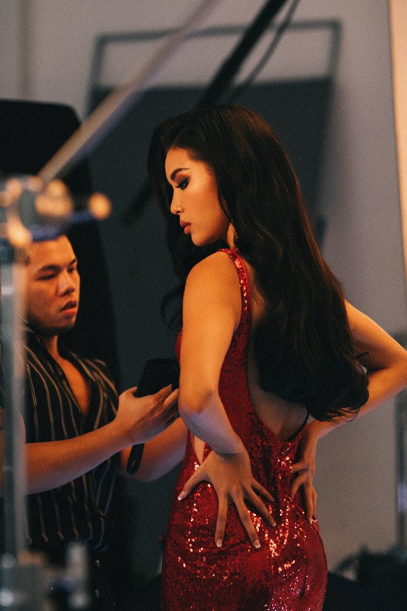 Minh Tú up ảnh sương sương trong hậu trường nhận cơn mưa lời khen vì quá đẹp-1