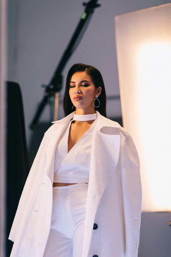 Minh Tú up ảnh sương sương trong hậu trường nhận cơn mưa lời khen vì quá đẹp-19