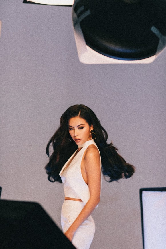 Minh Tú up ảnh sương sương trong hậu trường nhận cơn mưa lời khen vì quá đẹp-9