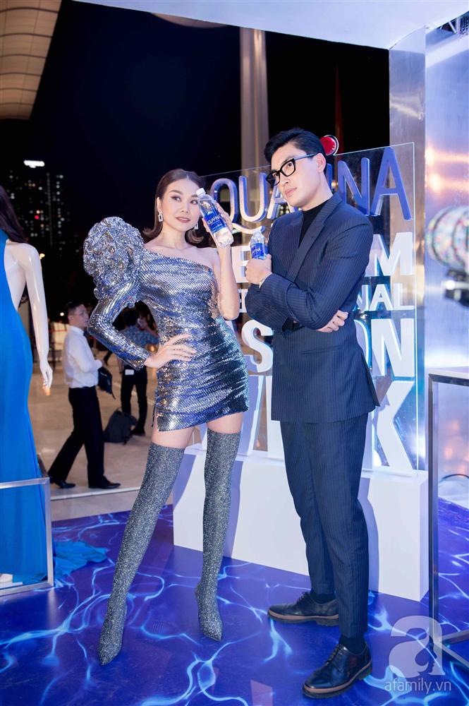 Thanh Hằng lúc nào cũng nổi-bần-bật theo đúng nghĩa đen, một phần là bởi cô rất chăm diện item hack tuổi” tài tình này-3