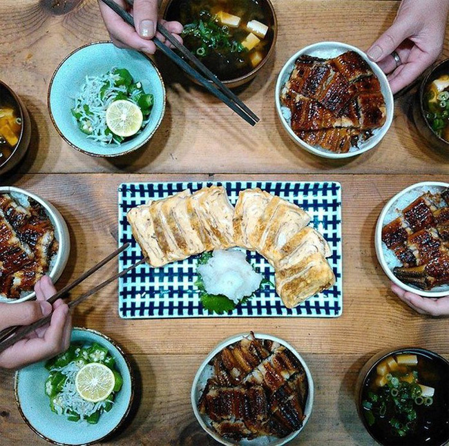 Là giám đốc nhưng ông bố 2 con sáng nào cũng dậy từ 5 giờ chuẩn bị cơm cho cả gia đình để dạy con bài học quý giá-2