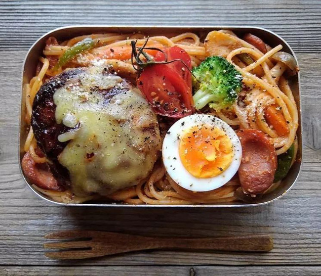 Là giám đốc nhưng ông bố 2 con sáng nào cũng dậy từ 5 giờ chuẩn bị cơm cho cả gia đình để dạy con bài học quý giá-8