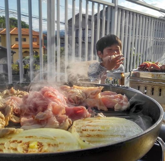 Là giám đốc nhưng ông bố 2 con sáng nào cũng dậy từ 5 giờ chuẩn bị cơm cho cả gia đình để dạy con bài học quý giá-17