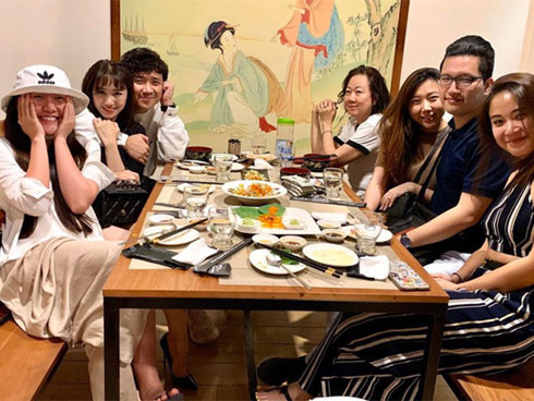 Chỉ qua một clip, vợ chồng Trấn Thành - Hari Won gây bất ngờ vì độ lật mặt đáng sợ với chính nhân vật được cặp đôi chăm sóc lâu nay-5