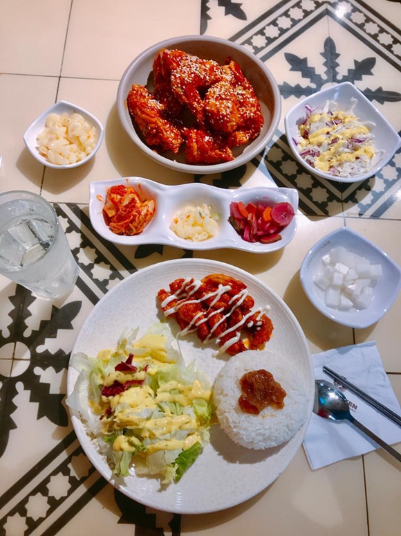 Tiết lộ choáng váng về góc khuất phía sau món mì cay, buffet giá rẻ từ một cựu nhân viên phục vụ khiến chị em giật mình-7