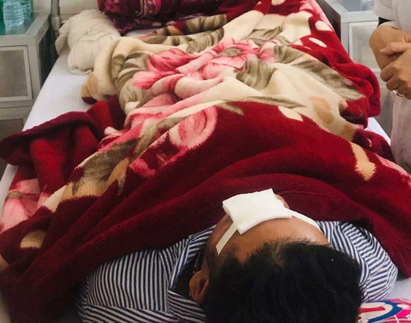 Nam thanh niên mù một mắt khi đốt vàng mã, hoá đồ cho bà ngoại vừa qua đời-2