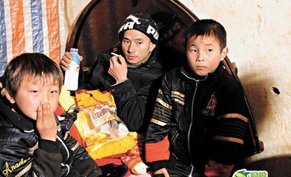 Soái ca ăn mày Trung Quốc từng được mời làm mẫu với giá 100 triệu giờ sống ra sao?-2