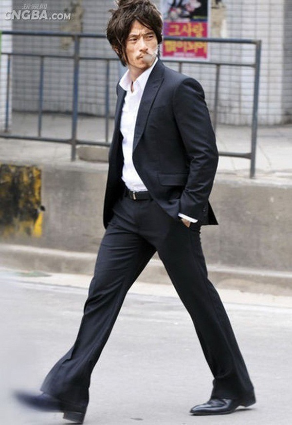 Soái ca ăn mày Trung Quốc từng được mời làm mẫu với giá 100 triệu giờ sống ra sao?-3