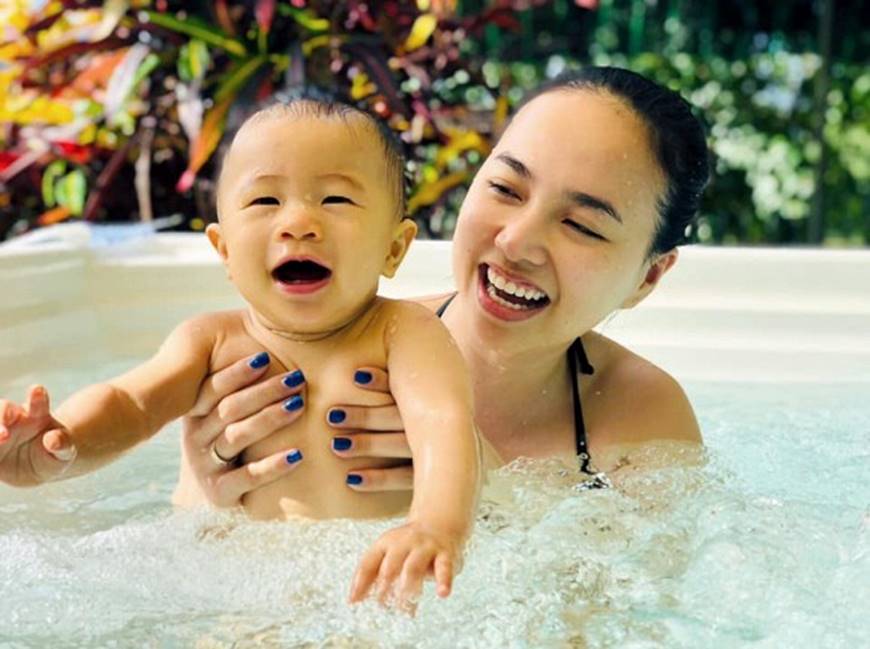 Đinh Ngọc Diệp tung những khoảnh khắc cực yêu của con trai nhân ngày sinh nhật 1 tuổi-9