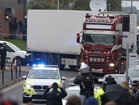 Cảnh sát Anh tổ chức lễ mặc niệm 39 người chết trong container-2