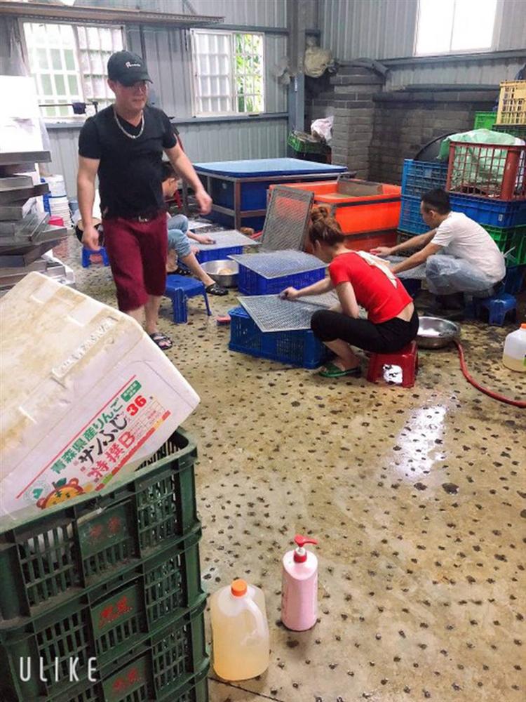 Đằng sau những căn nhà bạc tỷ ở làng xuất khẩu lao động Hà Tĩnh: Nước mắt, trốn chạy, và những phận người nằm lại nơi xứ xa-11