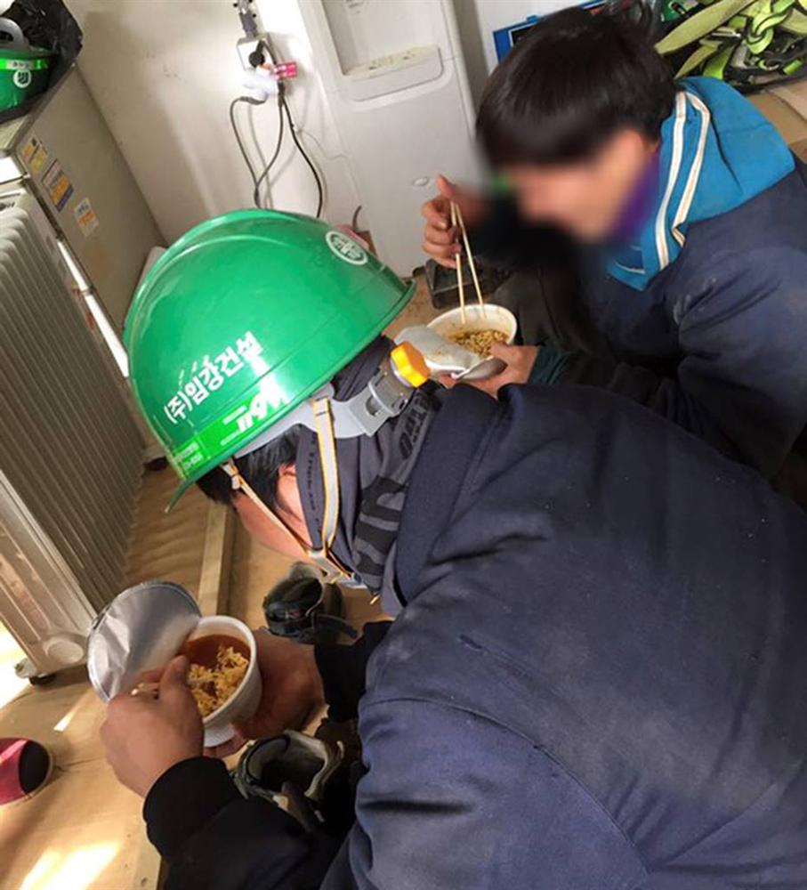 Đằng sau những căn nhà bạc tỷ ở làng xuất khẩu lao động Hà Tĩnh: Nước mắt, trốn chạy, và những phận người nằm lại nơi xứ xa-18