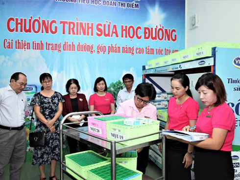 Khi lớp trưởng quạu: Tất cả lỗi lầm của bạn bè từ múa quạt, đắp chung mền, búng thun đều được ghi vào sổ mách thầy cô-2