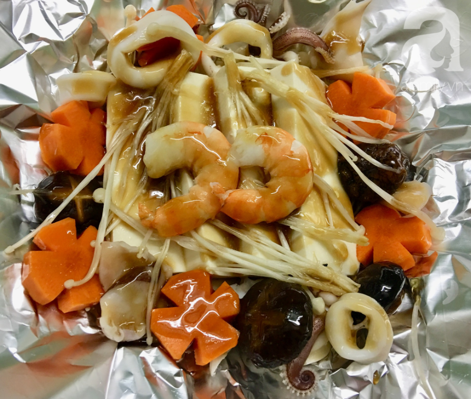 Cuối tuần đổi món cho cả nhà với đậu hũ hải sản hấp giấy bạc siêu lạ miệng-3