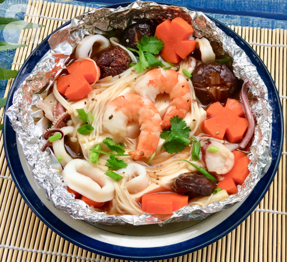 Cuối tuần đổi món cho cả nhà với đậu hũ hải sản hấp giấy bạc siêu lạ miệng-4