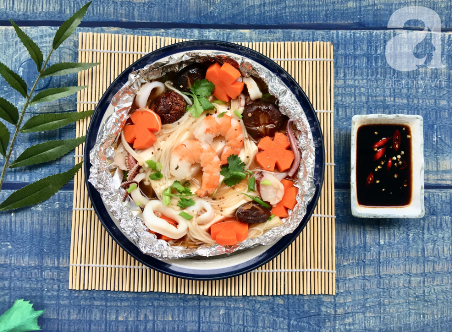 Cuối tuần đổi món cho cả nhà với đậu hũ hải sản hấp giấy bạc siêu lạ miệng-5