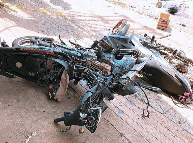 Kinh hoàng thùng container văng xuống đường làm 2 người thương vong, người thân khóc nghẹn tại hiện trường-3