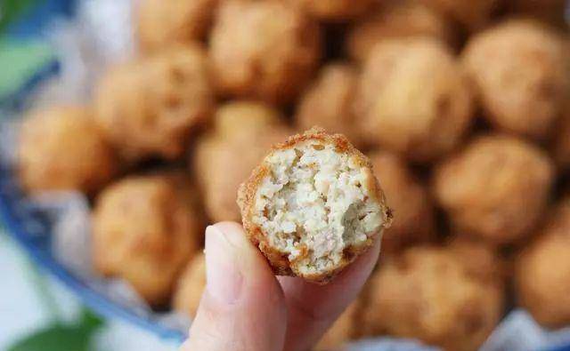 Con dâu thò tay bóp nát đậu phụ, mẹ chồng nổi giận, lúc nhìn mâm cơm thì ngượng chín mặt-5