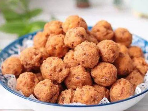 Con dâu thò tay bóp nát đậu phụ, mẹ chồng nổi giận, lúc nhìn mâm cơm thì ngượng chín mặt