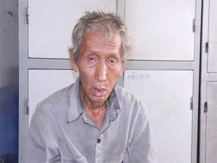 Ông lão gần 70 tuổi dùng gậy đánh chết con riêng của vợ