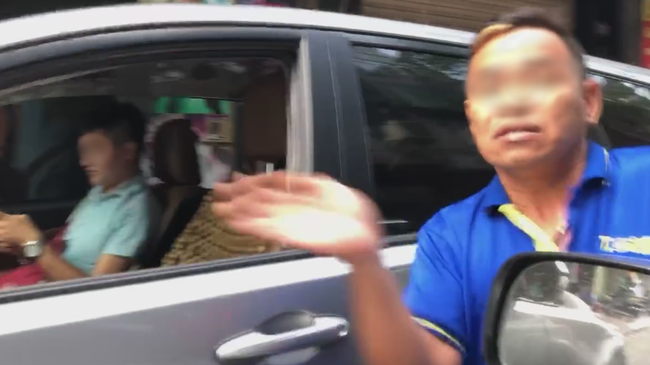 Đi ngược chiều làm tắc nghẽn giao thông, người đàn ông giở thói côn đồ hành hung người cả gan” nhắc nhở-1