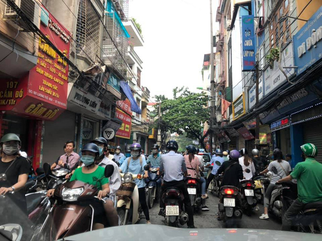 Đi ngược chiều làm tắc nghẽn giao thông, người đàn ông giở thói côn đồ hành hung người cả gan” nhắc nhở-2