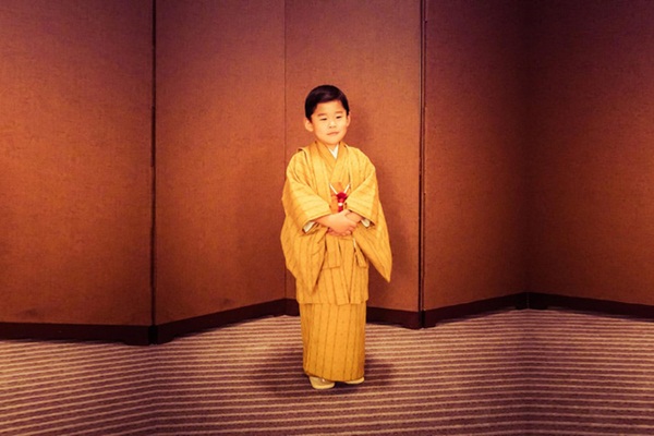 Mới 3 tuổi, tiểu Hoàng tử Bhutan đã thể hiện khí chất ngời ngời của một đấng quân vương trong bức hình mới nhất gây sốt dư luận-1