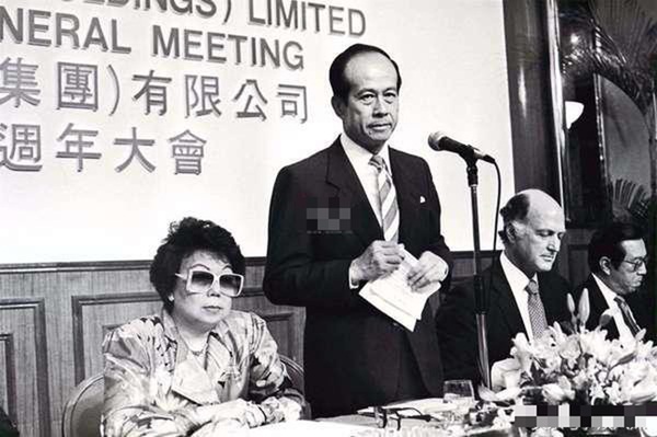 Vị tỷ phú nổi tiếng với mối tình đũa lệch từ thời tay trắng cho đến khi của cải đầy nhà và câu nói chắc nịch sau cái chết bí ẩn của người vợ-3