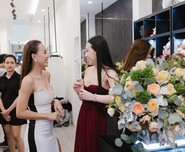 Mới sinh con chưa lâu, bà xã Tuấn Hưng đã liên tục diện đồ gợi cảm, khoe dáng nuột nà-5