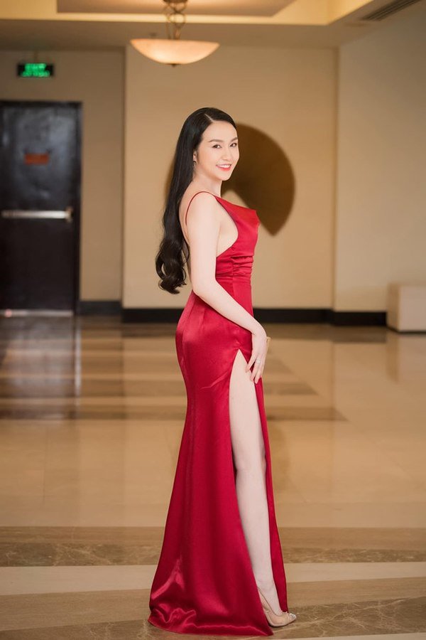 Mới sinh con chưa lâu, bà xã Tuấn Hưng đã liên tục diện đồ gợi cảm, khoe dáng nuột nà-6