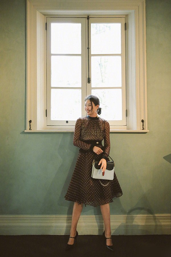 Mới sinh con chưa lâu, bà xã Tuấn Hưng đã liên tục diện đồ gợi cảm, khoe dáng nuột nà-9