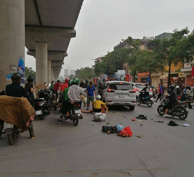 Hà Nội: Xe ô tô điên” gây tai nạn liên hoàn khiến nhiều người nhập viện-1