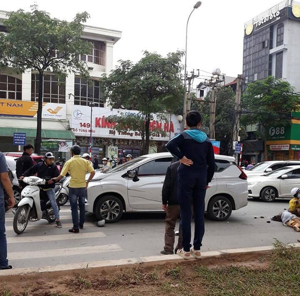 Hà Nội: Xe ô tô điên” gây tai nạn liên hoàn khiến nhiều người nhập viện-2