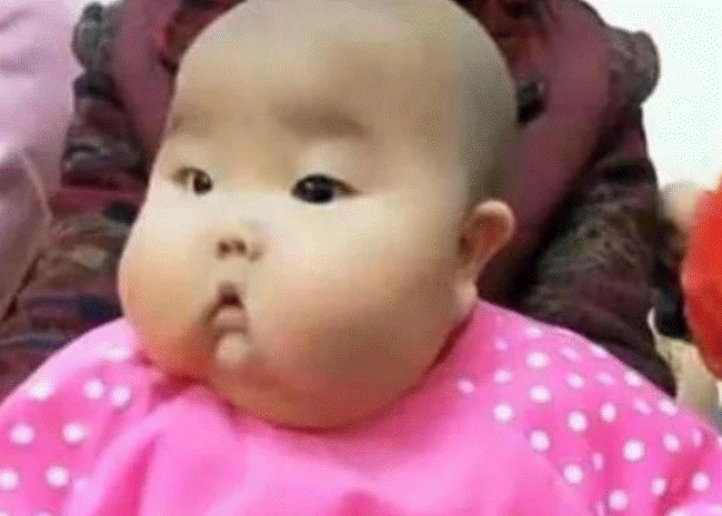 Gửi con trai 1 tuổi cho bà nội chăm sóc, sau nửa năm ngoại hình của bé thay đổi bất ngờ-1