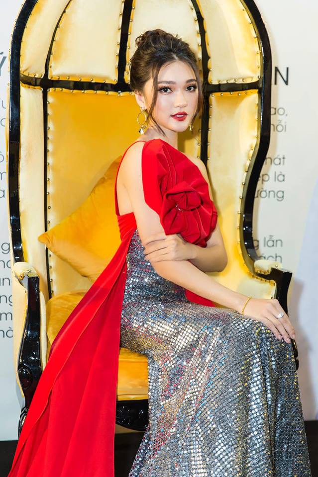 Bức ảnh ăn hỏi gây bão” của đám cưới người nổi tiếng, dàn nữ bê tráp hóa ra lại toàn cực phẩm từ các cuộc thi Hoa hậu thế này-7