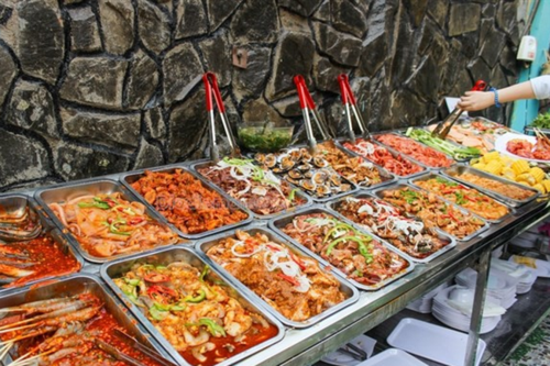 Nhân viên nhà hàng tiết lộ gây sốc về mì cay, lẩu Thái, buffet giá rẻ-2