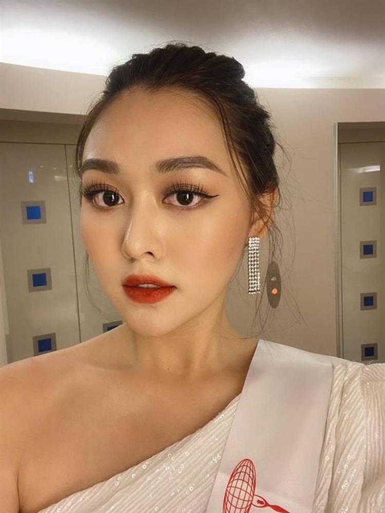 Bị sốt cao, Tường San vẫn gợi cảm khi chụp váy dạ hội ở Hoa hậu Quốc tế-1