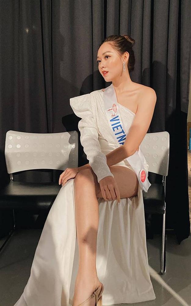 Bị sốt cao, Tường San vẫn gợi cảm khi chụp váy dạ hội ở Hoa hậu Quốc tế-2