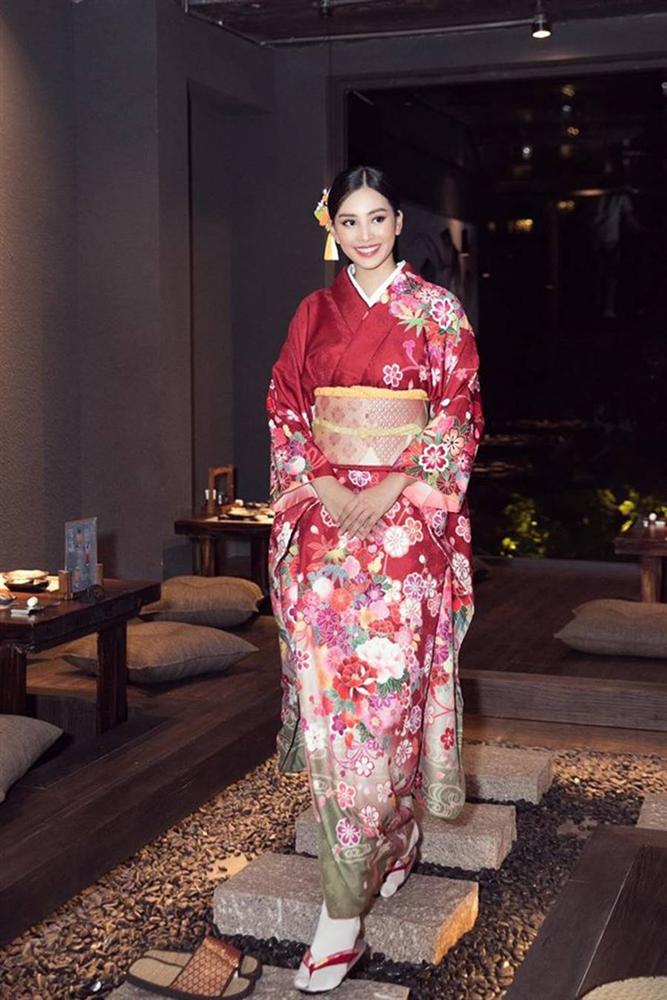 Bị sốt cao, Tường San vẫn gợi cảm khi chụp váy dạ hội ở Hoa hậu Quốc tế-5