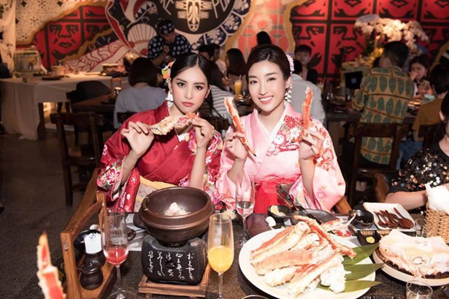 Bị sốt cao, Tường San vẫn gợi cảm khi chụp váy dạ hội ở Hoa hậu Quốc tế-7